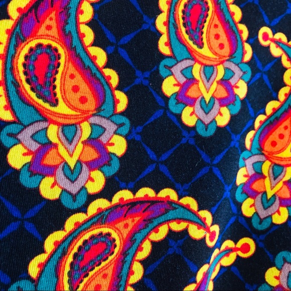 LuLaRoe Irma Top - Black & Paisley - Picture 4 of 5